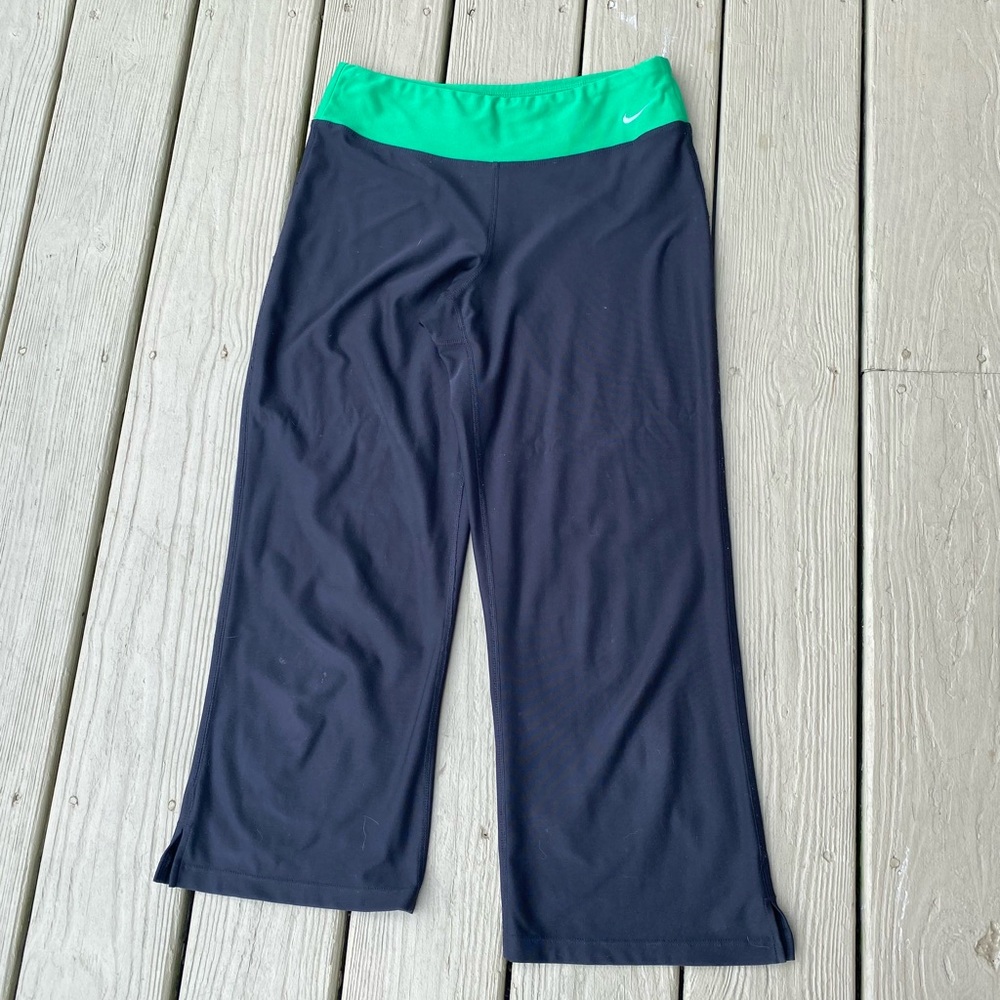 Nike - Fit/Dry black & green waist band workout stretch crop low rise pants, S
